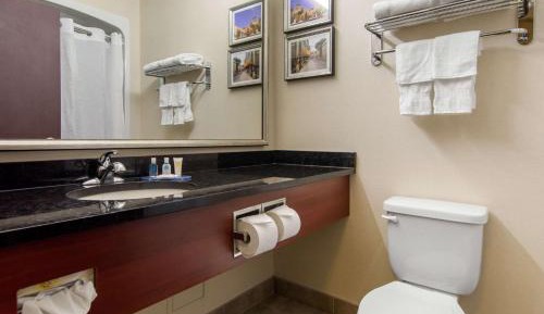 Deluxe King Suite - Non-Smoking