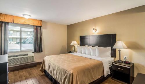 Standard King Room - Non-Smoking 