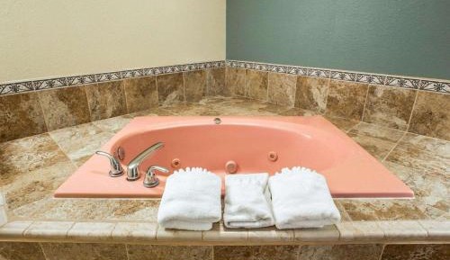 King Room with Accessible Tub - Accessible/Non-Smoking