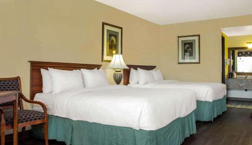 Queen Room with Two Queen Beds - Non-Smoking