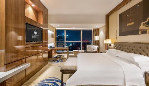 Deluxe Room (King Bed)