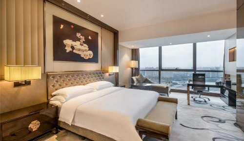 Deluxe River View Room (King Bed)
