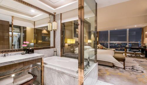 Executive River View King Bed Room