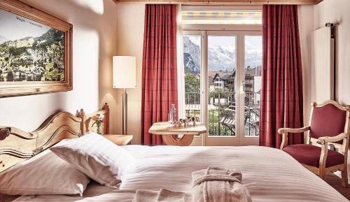 Deluxe Single Room with Queensize Bed and Mountain View 