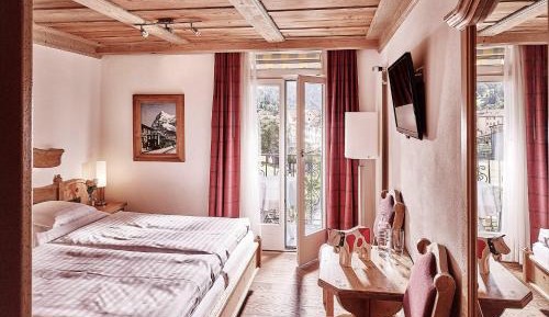 Small Double Room with Balcony and Mountain View 