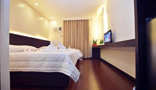 Superior Family Studio (2 Adults + 2 Children)