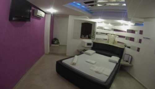 Deluxe King Suite