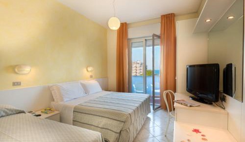 Standard Triple Room with Sea View