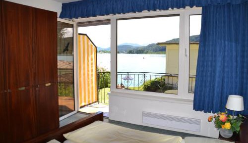 Two-Bedroom Apartment with Lake View