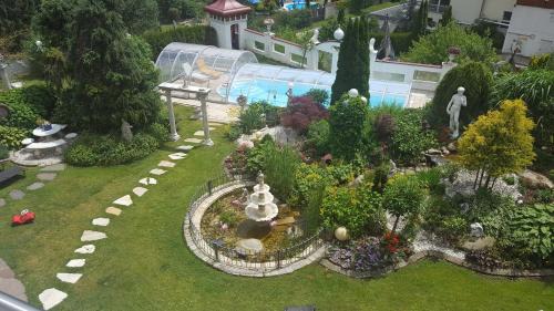 Apartment with Pool View 