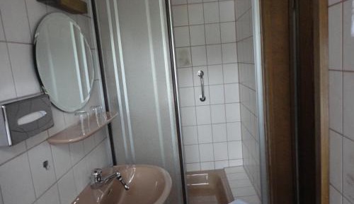 Deluxe Double Room with Shower