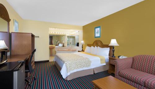 Deluxe King Room - Non-Smoking