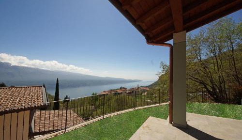 Apartment with Lake View