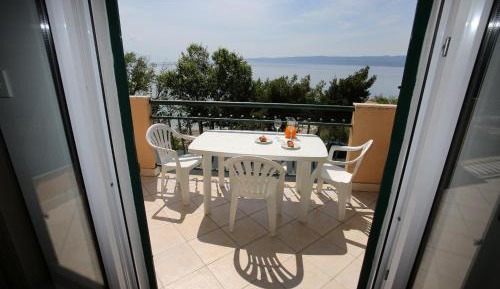 Apartment with Terrace and Sea View