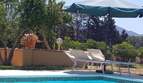 Three-Bedroom Villa with Patio (6 Adults)