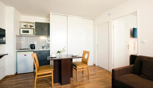 One-Bedroom Apartment (4 Adults)
