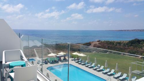 Suite with Sea and Pool View