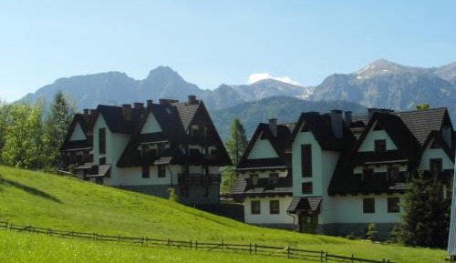 Apartment with Mountain View