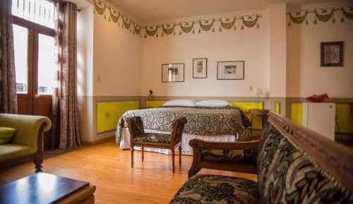 Deluxe King Suite