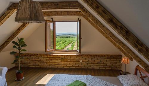 Apartment with Lake View