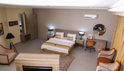 Deluxe Suite