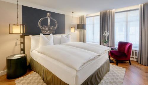 Standard Queen Room