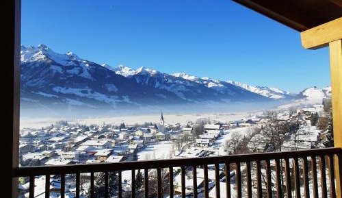 Apartment with Mountain View