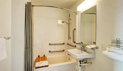 Queen Room - Disability Access