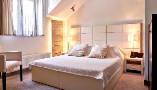 One-Bedroom Apartment (2 Adults)