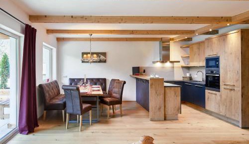 Deluxe Three-Bedroom Apartment