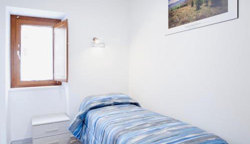 Single Room with Private Bathroom