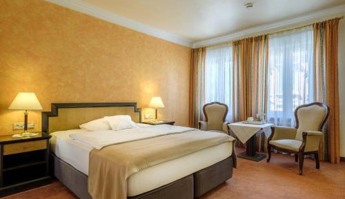 Queen Room