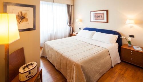 Two-Bedroom Apartment (2-4 Adults)