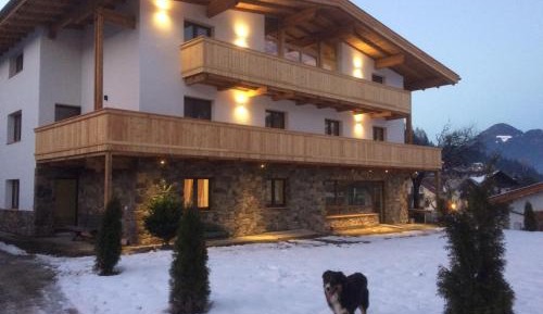 Apartment with Mountain View