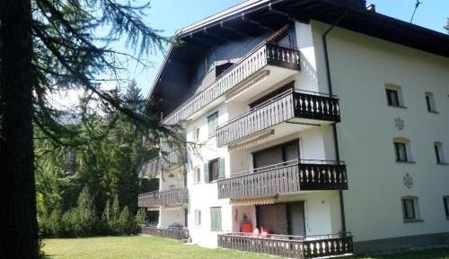 Apartment with Mountain View