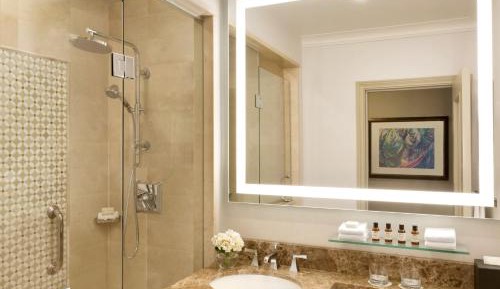 Deluxe Room with King Bed