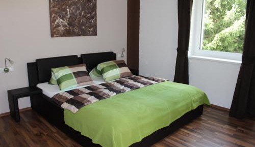 Comfort Two-Bedroom Apartment with Balcony