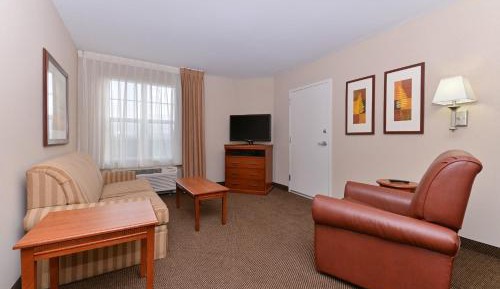One-Bedroom Queen Suite