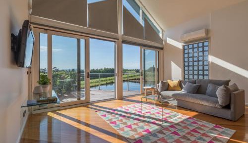 The Yarra One-Bedroom Apartment with Balcony