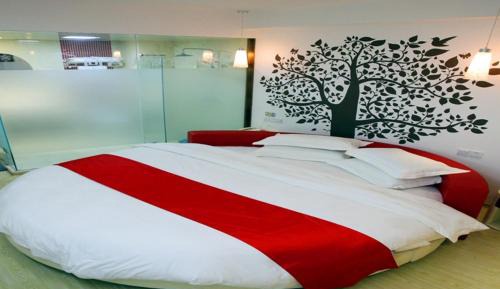 Flavor Room with Round Bed