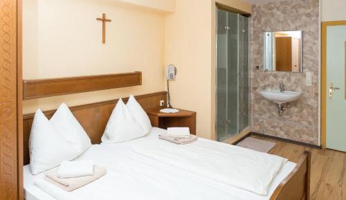 Economy Double Room with Shared Bathroom