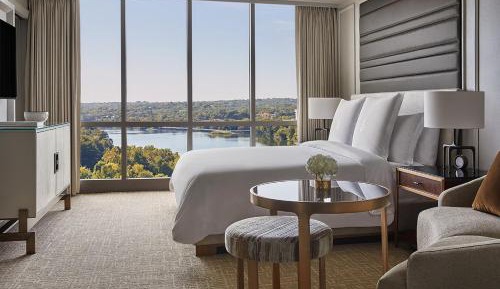 One-Bedroom King Suite with Lake View