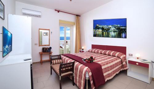Double Room with Balcony and Sea View