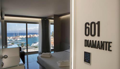 Deluxe Suite with Sea View