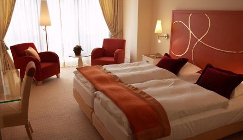 Twin Room with Bath
