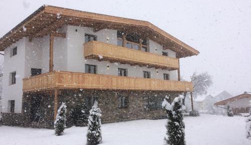 Apartment with Mountain View