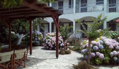 One-Bedroom Apartment with Garden View