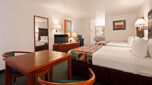 Queen Room with Two Queen Beds - Non-Smoking