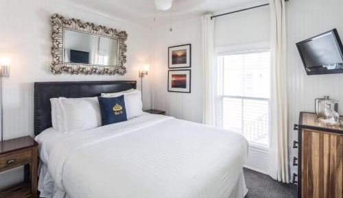 Standard Queen Room