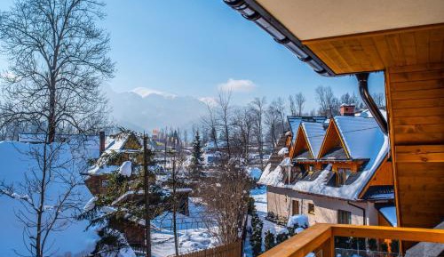 Apartment with Mountain View